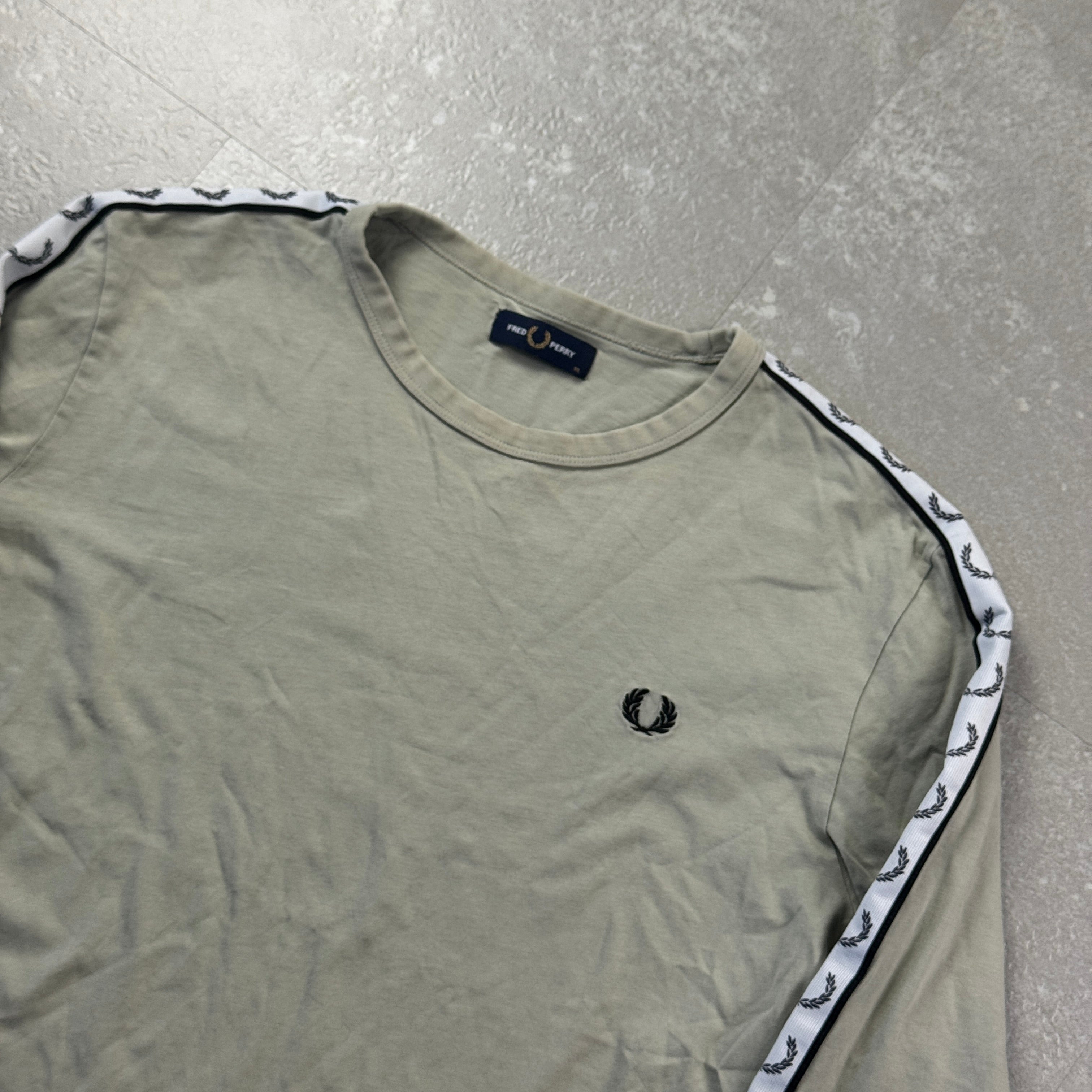 Fred Perry Sweater (XL)