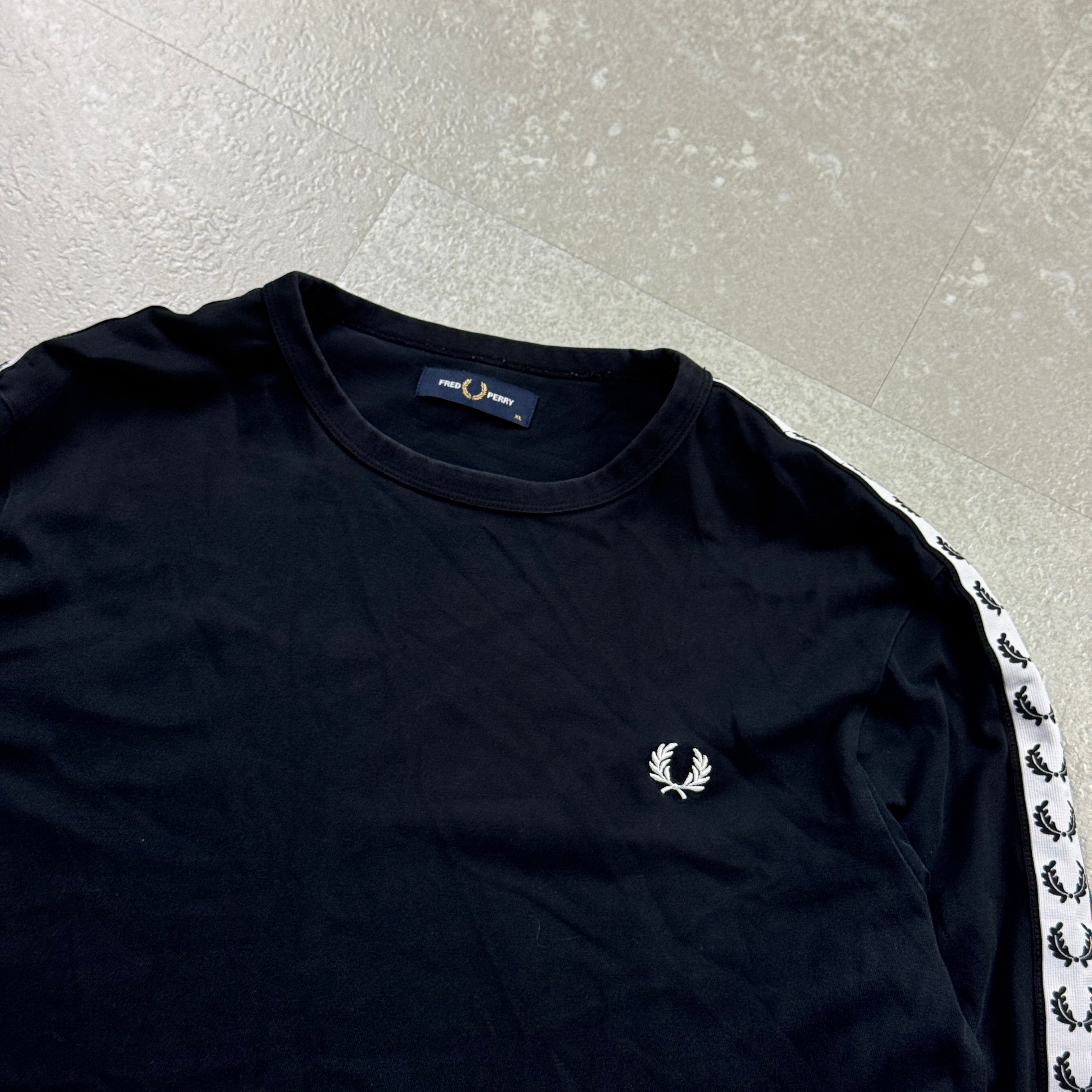 Fred Perry Longsleeve (XL)