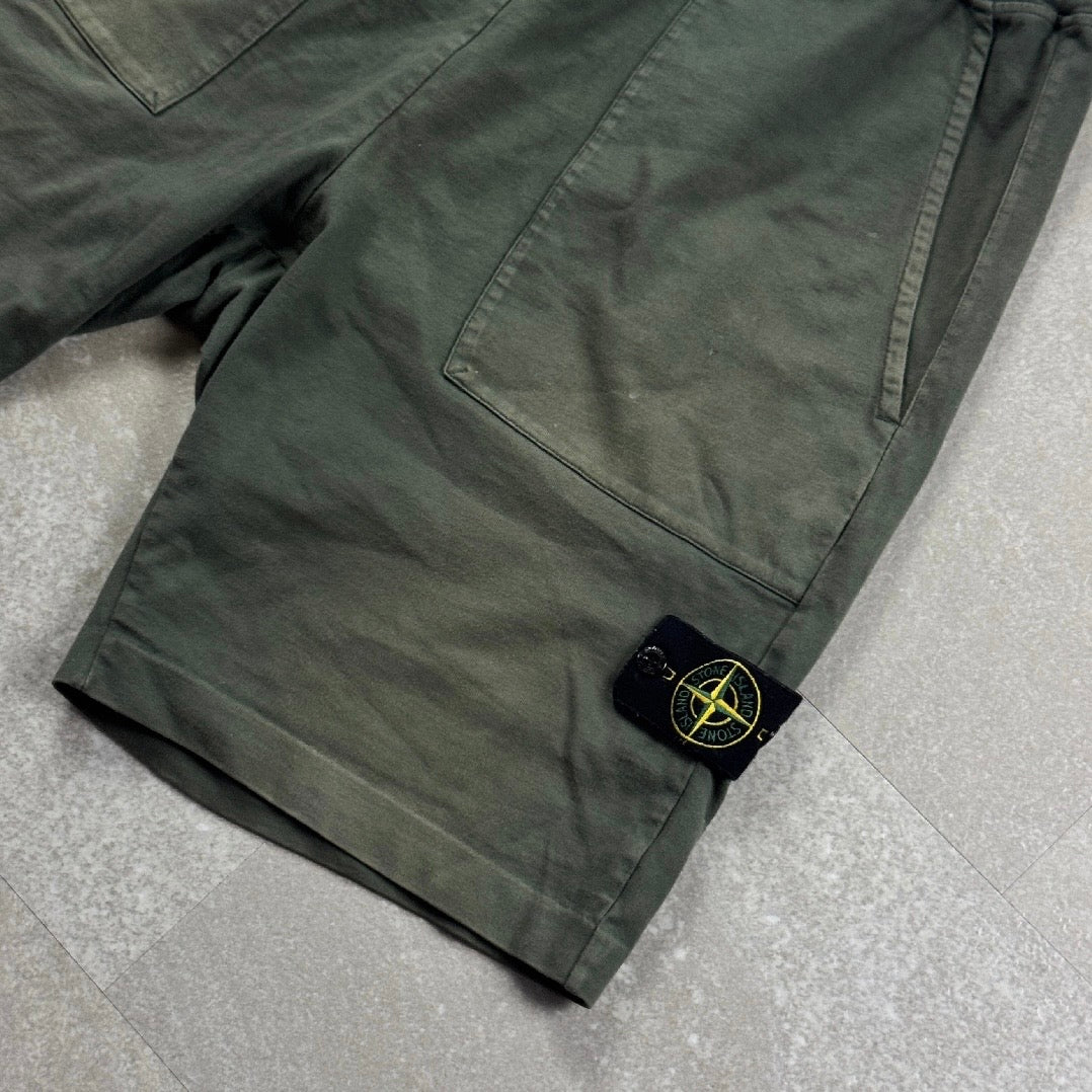Stone Island Shorts (L)
